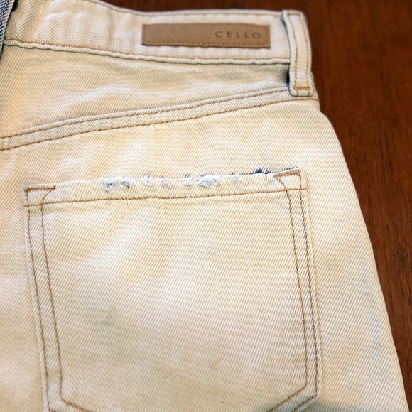 Cello Women’s Two-Tone Denim Shorts – Size 10 - Picture 5 of 7